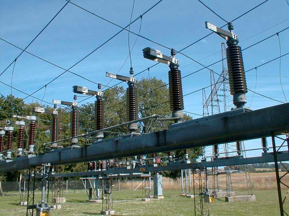 Flertal i �konomiudvalget stemte imod at s�lge elnettet � men pilen peger mod et salg