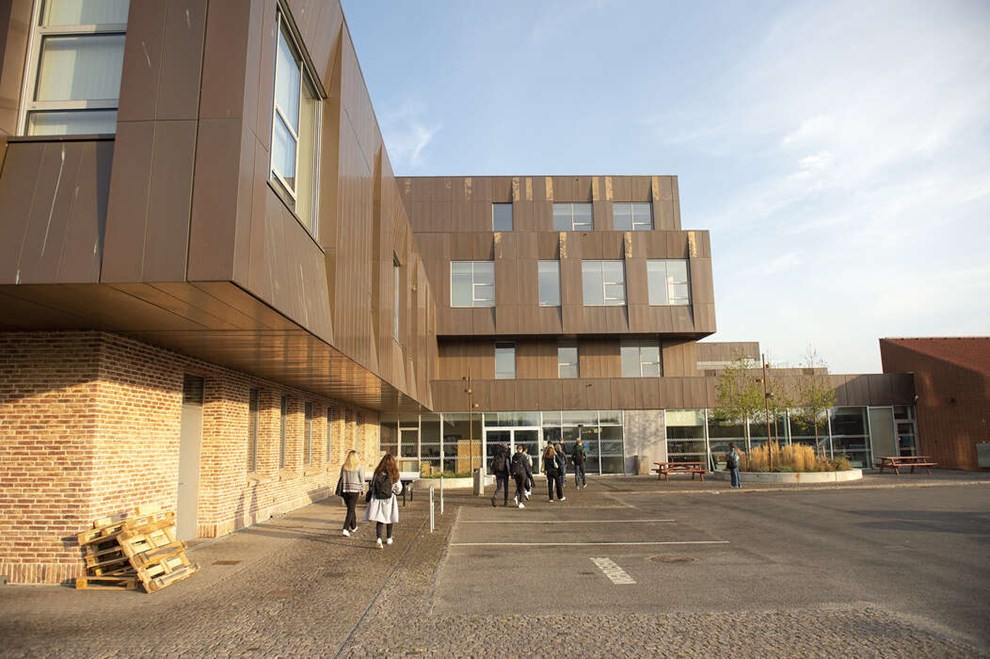 Campusdirekt�r er �rgerlig p� elevernes vegne: Brobygning er aflyst i �r