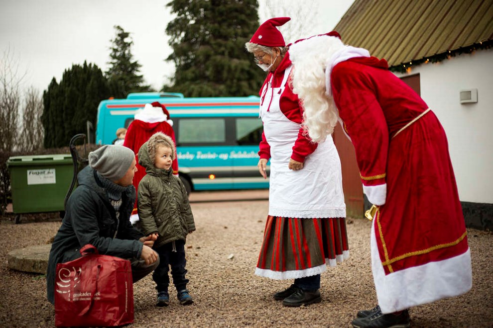 Nissefolk tog turistbussen