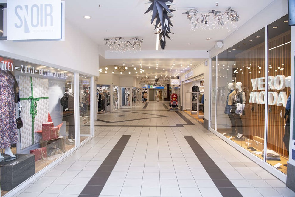 Snellemark Centret lukker � t�jbutik iv�rks�tter n�dplan