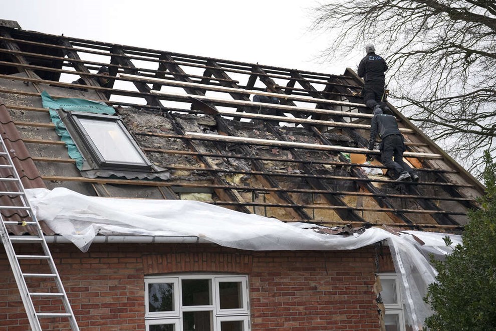 Oprydning efter brand er i gang Oprydning efter brand er i gang