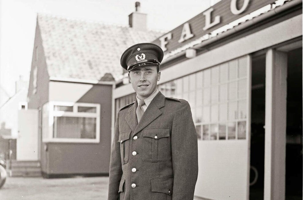 Han gik Bornholm rundt i 1954  p vand og tobak. Onsdag fylder han 90