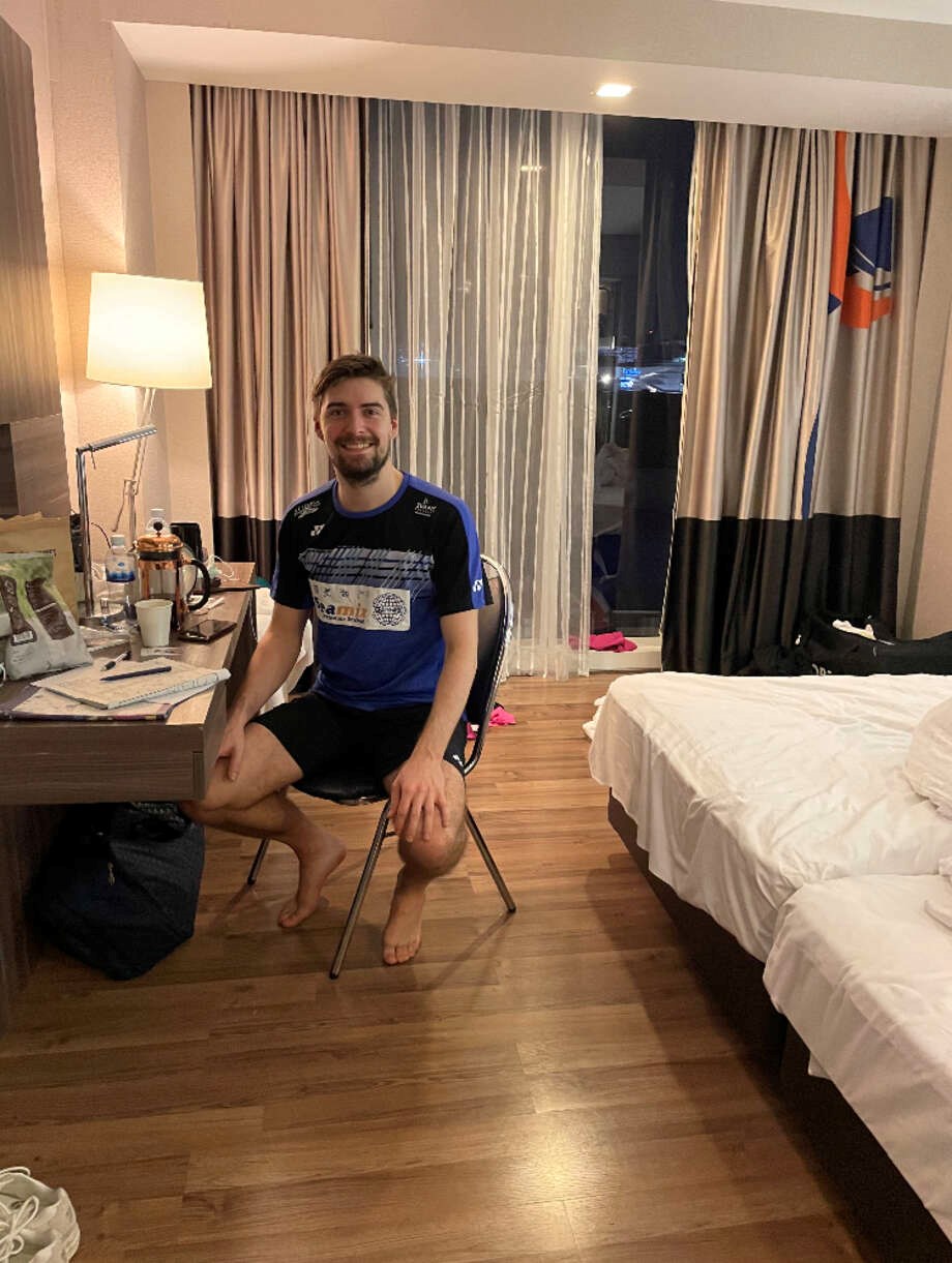 Mathias Christiansen er udfordret i Thailand: Lever med stram overvgning og ubehagelige coronatest