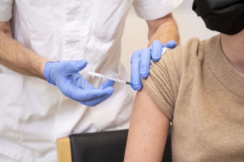 Se vaccinationskalender: Plejehjemsbeboere fr andet stik sidst i januar