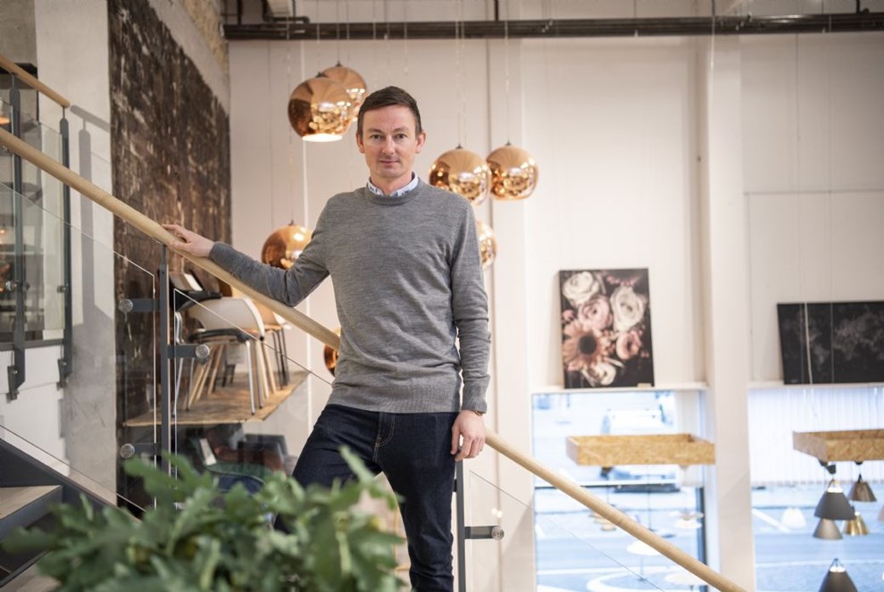 Den fysiske butik er lukket, men telefonen er ben: 'Vi vil stadig gerne vre der for kunderne'