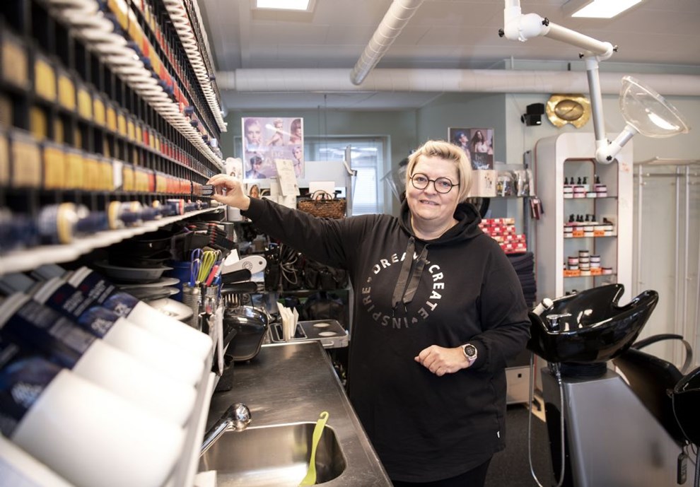 Frisr kmper for at holde sig beskftiget under nedlukningen: 'Alt det praktiske er klaret'