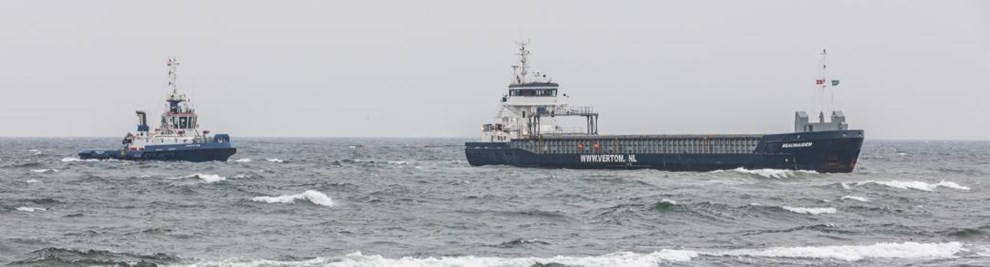 Det grundstdte skib er kommet fri af revet og sejler igen