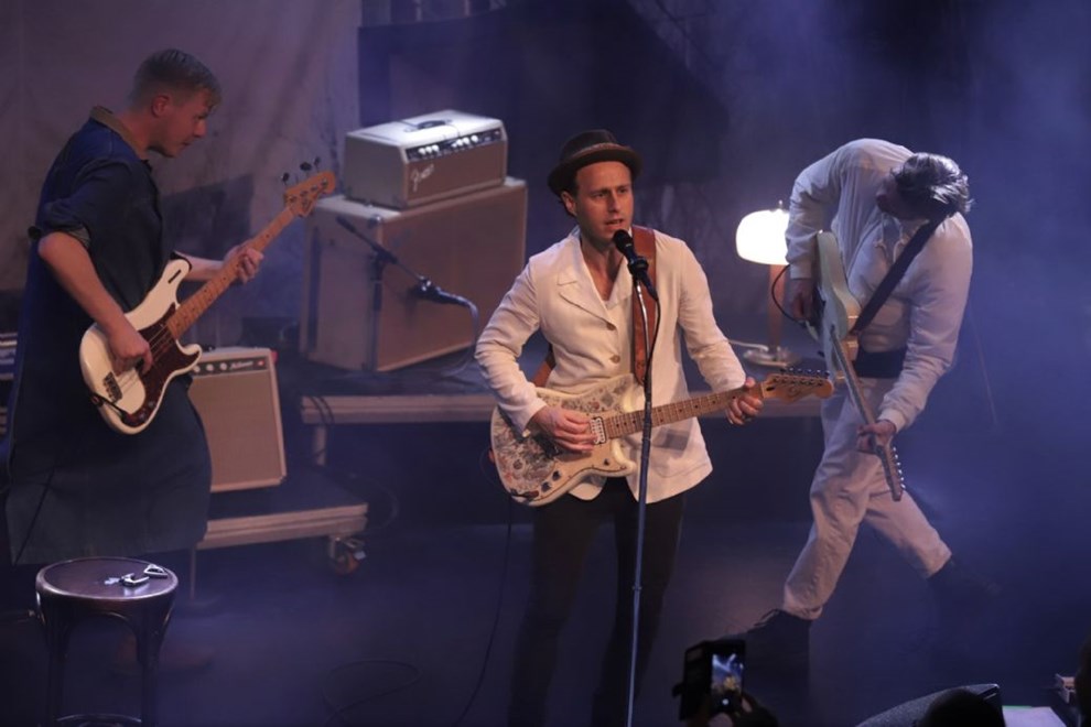 Folkeklubben spillede i fyldt sal Folkeklubben spillede i fyldt sal