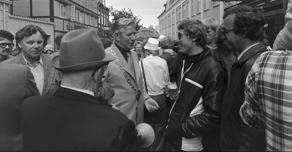 Et symbol p vrdighed og autoritet: Historien om en attraktiv kde