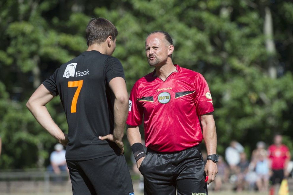 Stopper efter grimme tilrb: 'Vi bliver ndt til at tale om, hvordan vi behandler dommere'