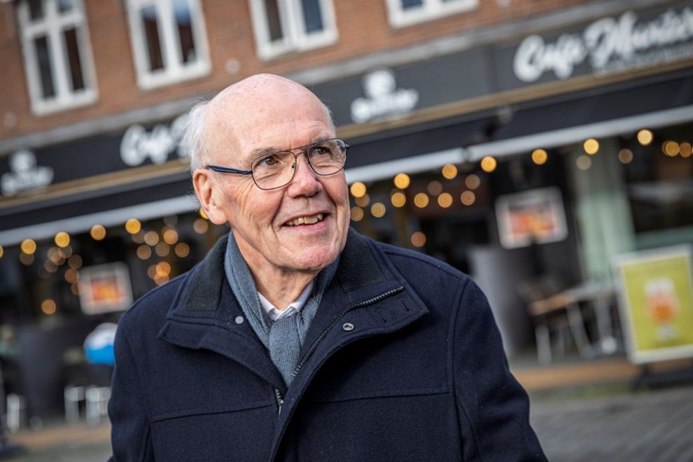 Lægen med de muntre anekdoter og hans kamp for respekt Lægen med de muntre anekdoter og hans kamp for respekt