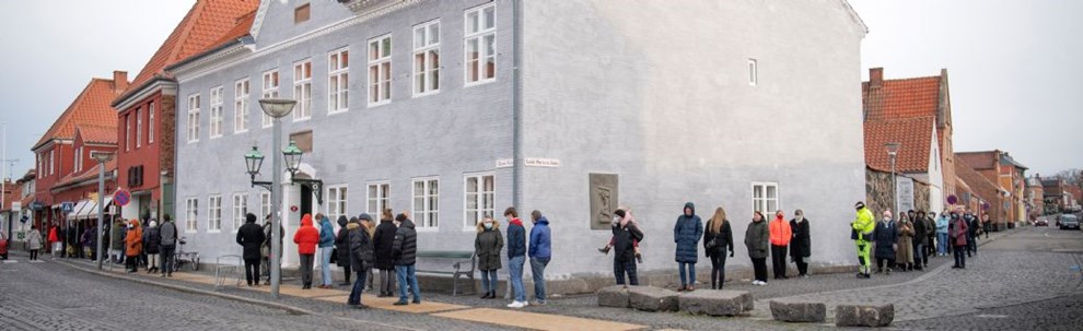 Ekstra l�nge �bent i testcenter torsdag