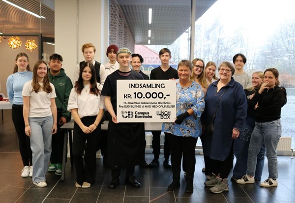 411 sandwich fra campus gav 10.000 kroner til et godt form�l