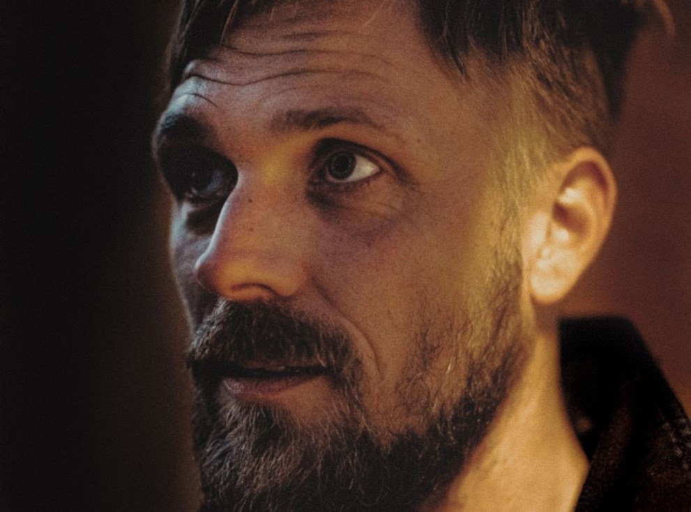 Han nynner sig igennem nyt album:Den indre stemme har fet overtaget