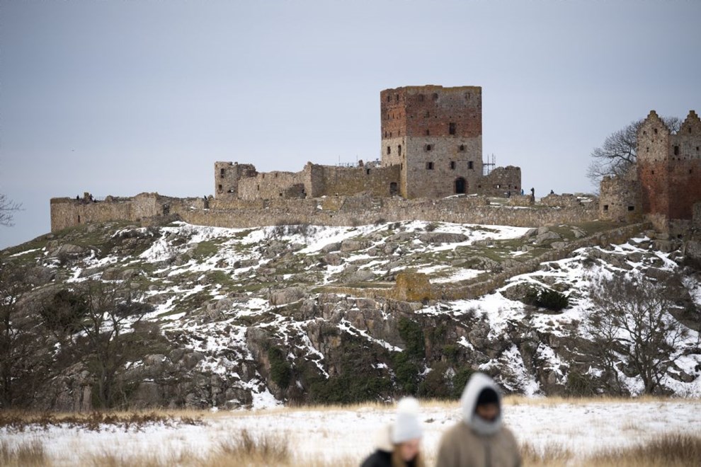 Der er mange turister p Bornholm i vinterferien, og de bor ikke p hotel