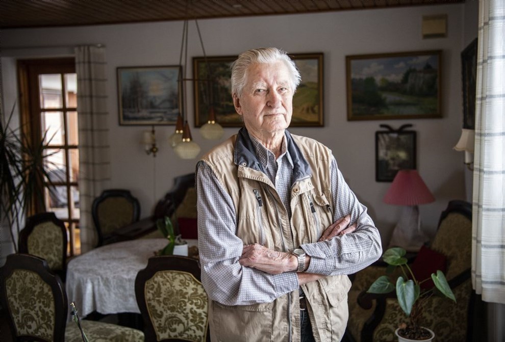 Borgere bruger timer p at ringe til vaccinebookingen: 'Vi mangler at kunne ringe til et lokalt nummer'