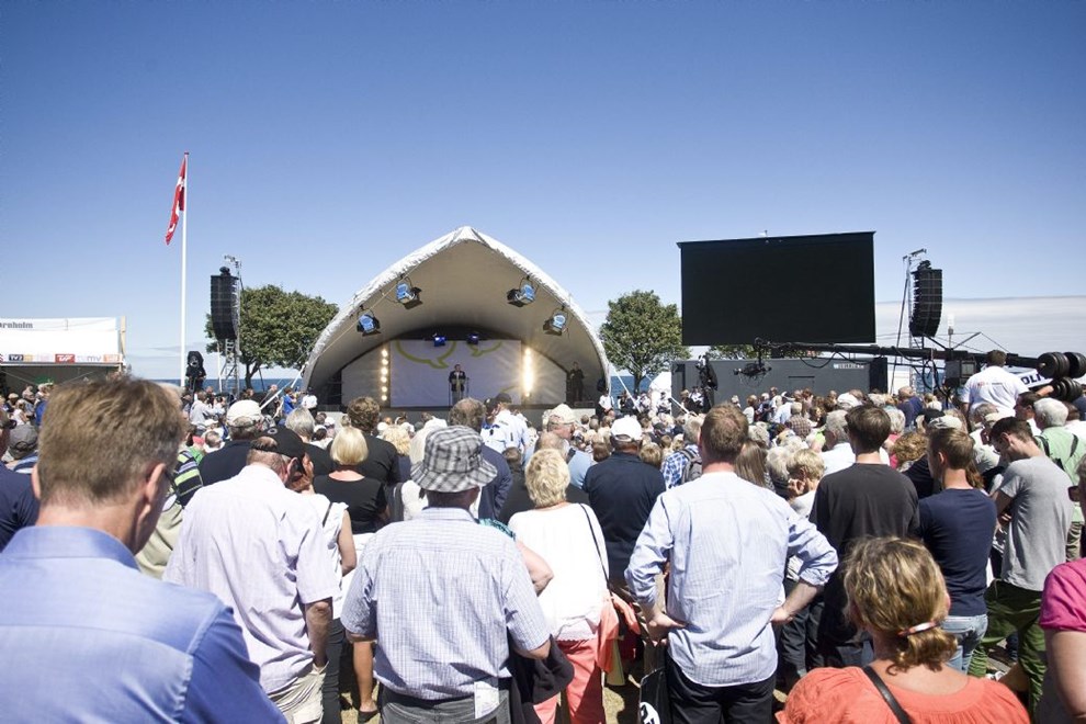 Folkem�det bliver mindre, men hovedscenen bevares