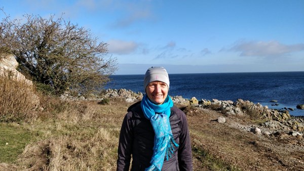 En dag i 1977 i Aarkirkeby blev ni-årige Lone udsat for sit første seksuelle overgreb – nu har hun skrevet en bog om sit liv En dag i 1977 i Aarkirkeby blev ni-årige Lone udsat for sit første seksuelle overgreb – nu har hun skrevet en bog om sit liv
