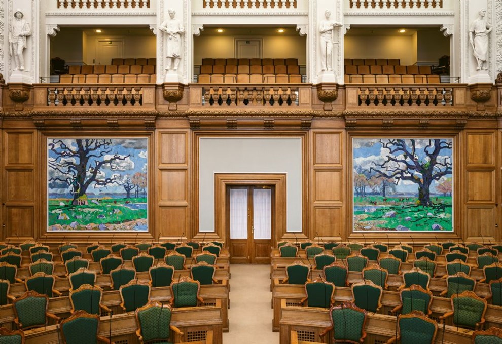 Ny bog fortller om strid mellem Olaf Rude og kendt vver om egetrerne i Folketingssalen