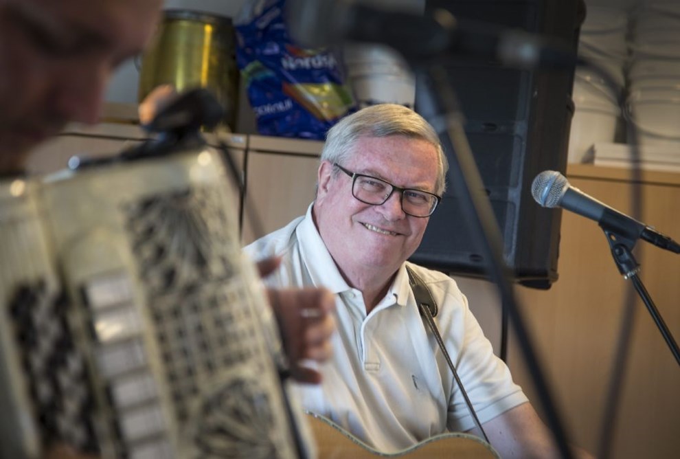 Peter Vesth er stadig i fuld vig�r: 'I min alder knirker det lidt, n�r man har haft et morsomt liv'