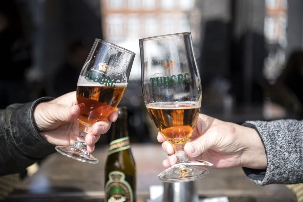 Arnager Rgeri slr drene op for de coronatrtte med Jacob Haugaard p scenen