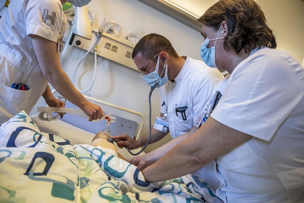 Fredagstrning p brneafdeling holder lger og sygeplejersker skarpe