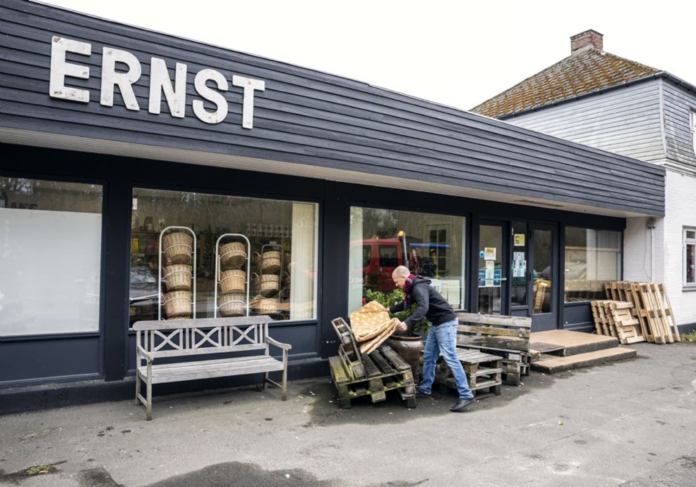 Kbmanden tiltrkker folk fra nr og fjern