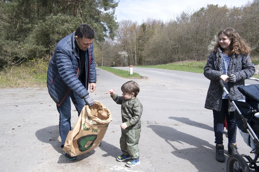 'Det er vigtigt at samle affald og at mde sine naboer'