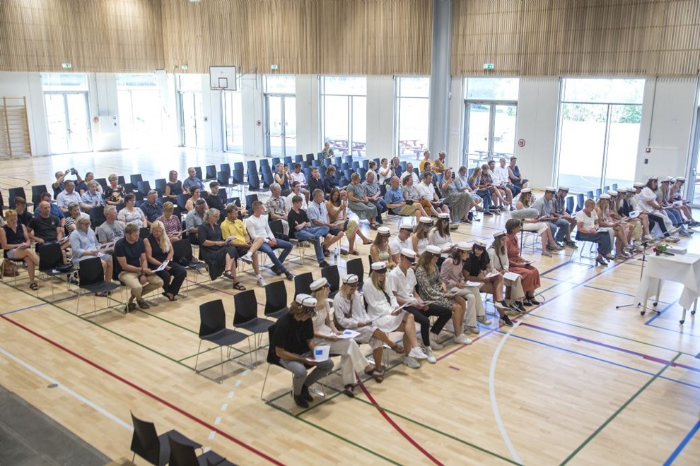 Gymnasieelever får deres dimission, men et andet højdepunkt aflyses Gymnasieelever får deres dimission, men et andet højdepunkt aflyses