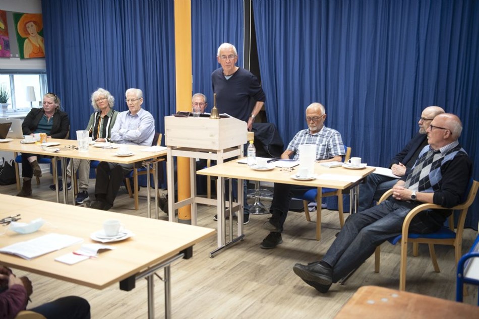Generationsskifte m� vente: Afl�serne skal k�res i stilling
