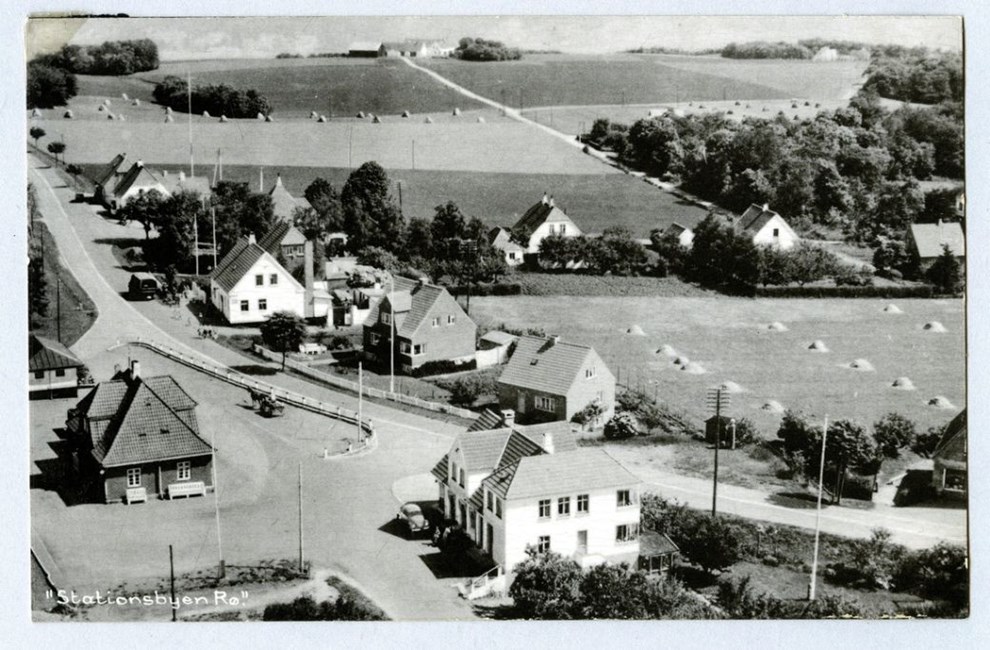 Tidende s�tter fokus p� R�: Engang var her skomager, manufaktur, barber, maskinstation, to cykelv�rksteder, urmager...