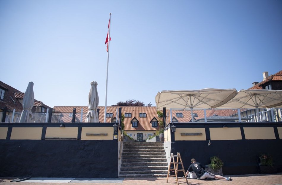 Konflikten optrappes og s�tter Svaneke-hotel under pres:�Renovation og levering stopper torsdag