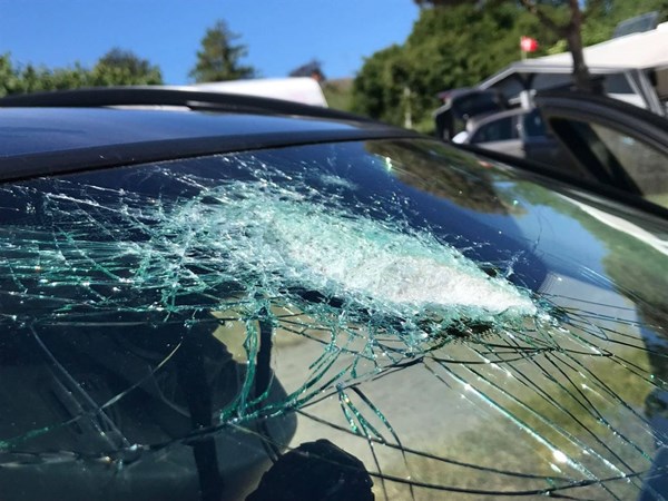 33 danske biler ramt af sten p� E65 udenfor Ystad: Passagerforening foresl�r alternative ruter