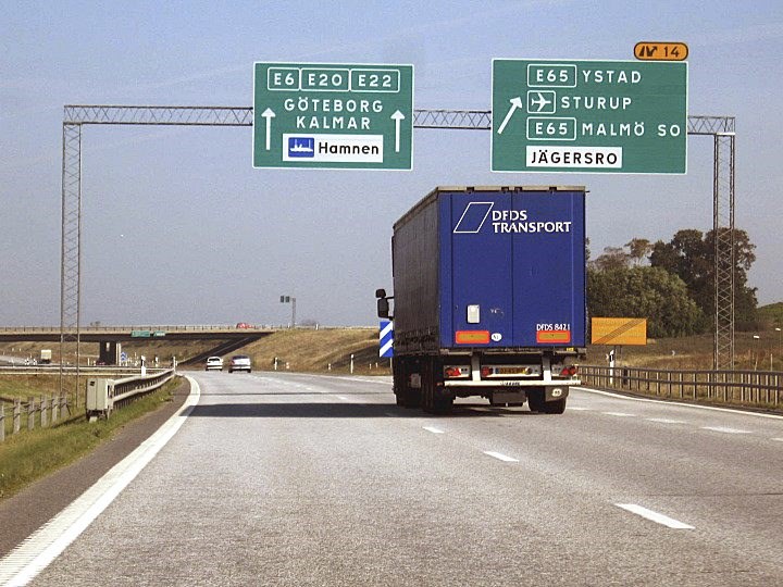 Svensk politi ferieramt, men fastholder fokus p stenkast