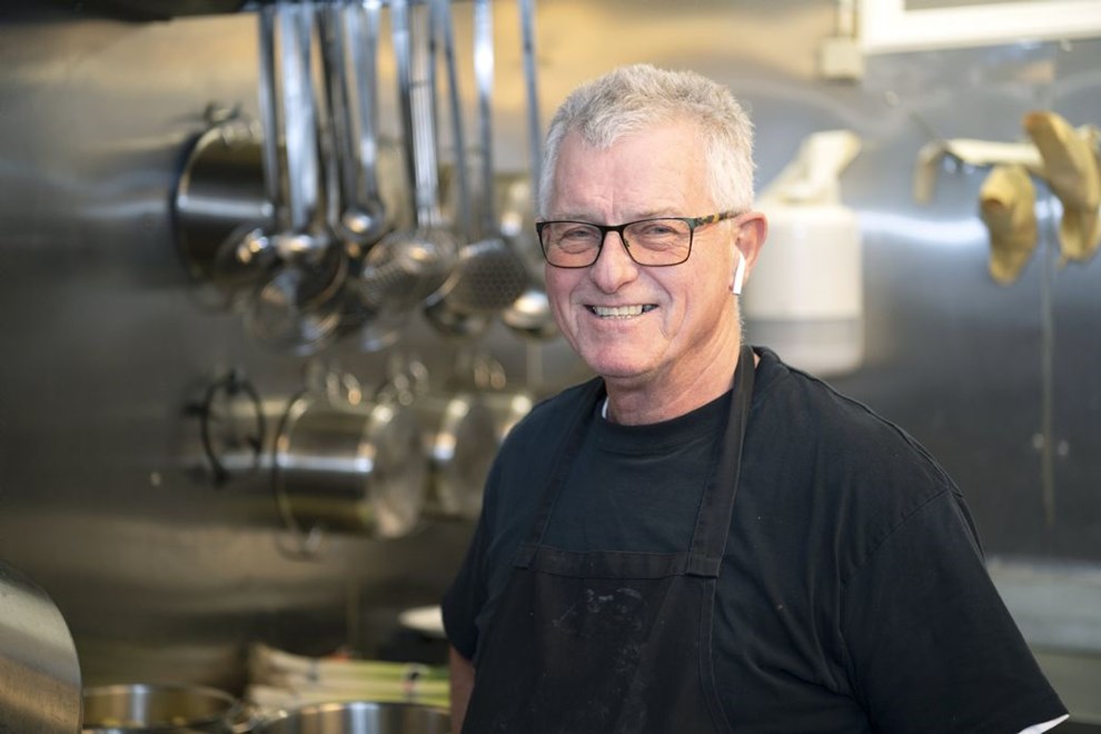 70-�rige Anders Knudsen forts�tter�med Rab�kkens Madservice