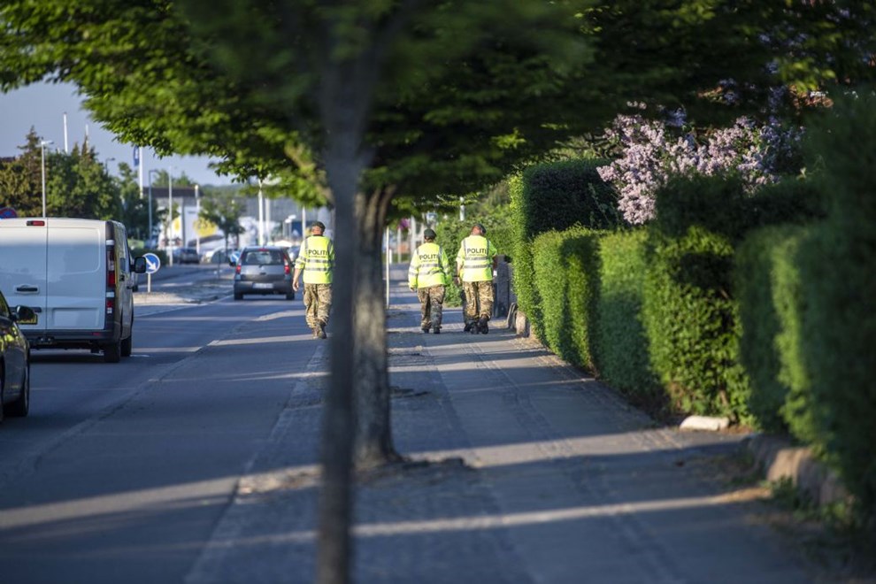 Politi og borgere fortstter eftersgning mandag aften