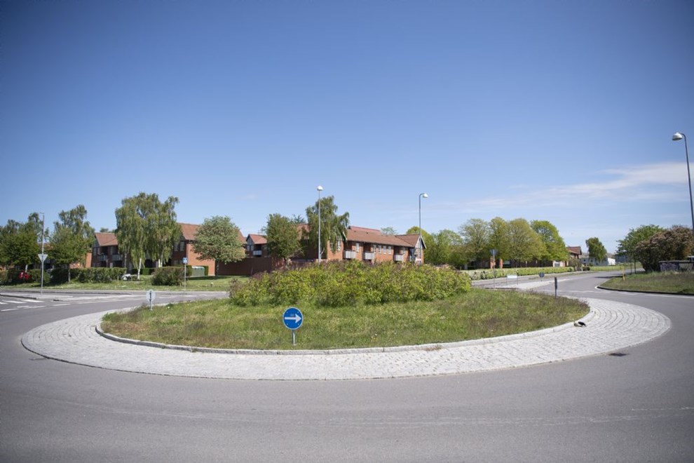 Kunstner er ved at lgge sidste hnd p rundkrselsvrk