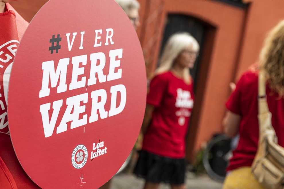 Sygeplejerske arrangerer st�ttedemonstration