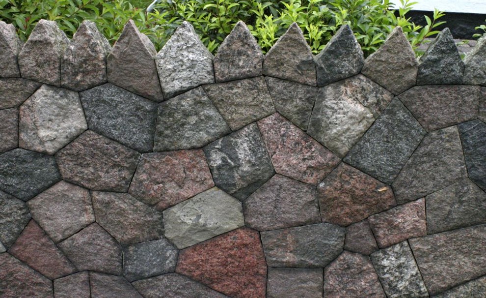 Debat: Allinges smukkeste steng�rde �delagt