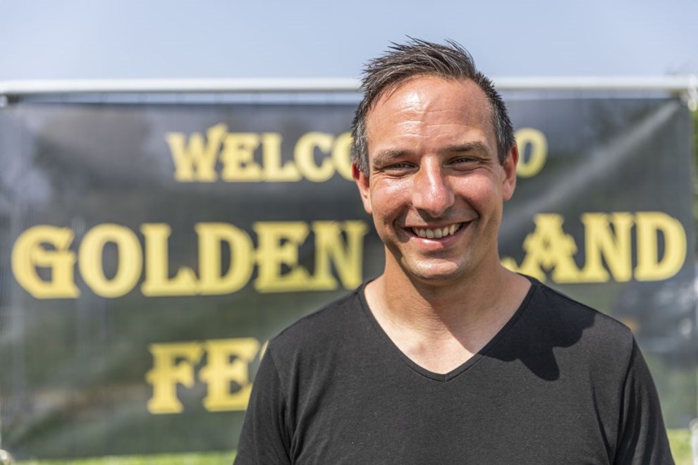 Efter flere besøg på et tomt stadion opstod idéen om en festival