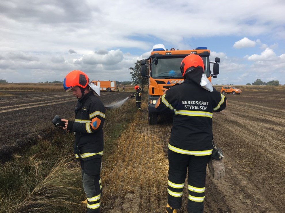 Brand ved Pedersker kostede 10 tønder land med høstmodent korn Brand ved Pedersker kostede 10 tønder land med høstmodent korn