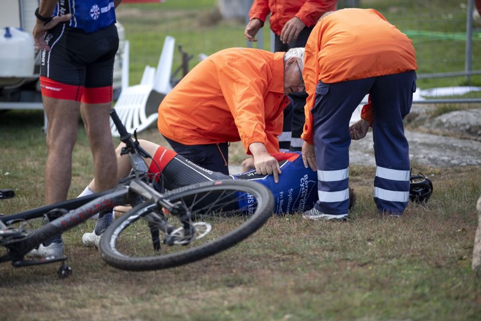Etapen er også en stor oplevelse på cykel – men det kan til tider være en hård tjans at vise vej for løberne Etapen er også en stor oplevelse på cykel – men det kan til tider være en hård tjans at vise vej for løberne