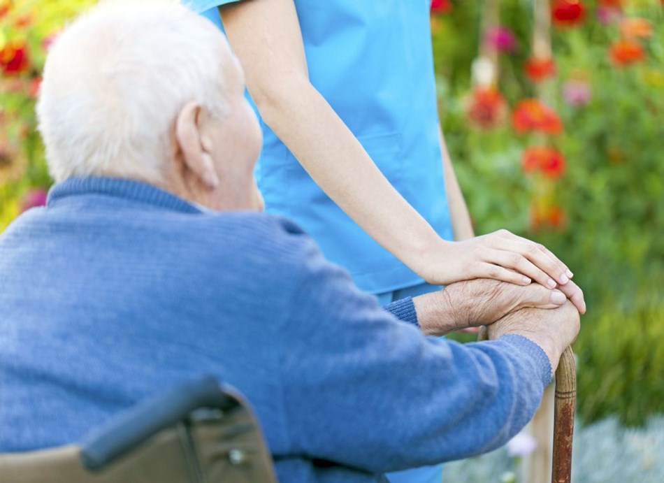 Repr�sentanter kritiserer forslag:�Bredside til mulige �ldrebesparelser