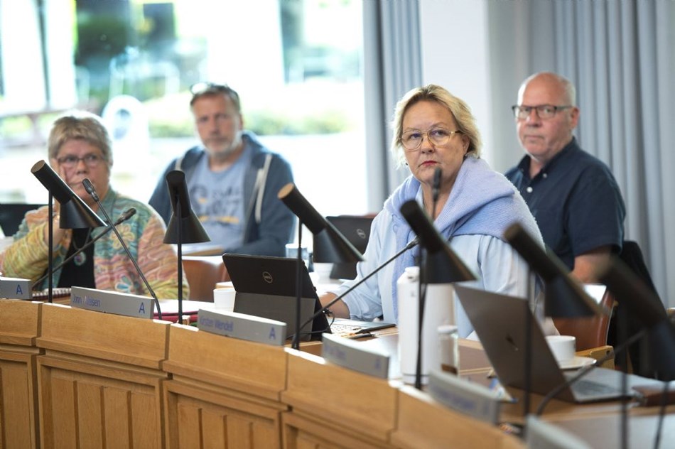 I aften tager politikerne endnu en debat om sp�rretiden � denne gang for �bent t�ppe