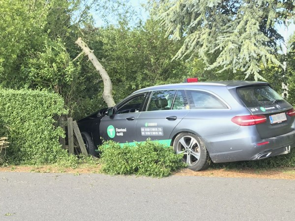 Mand sad fastklemt efter f�rdselsuheld