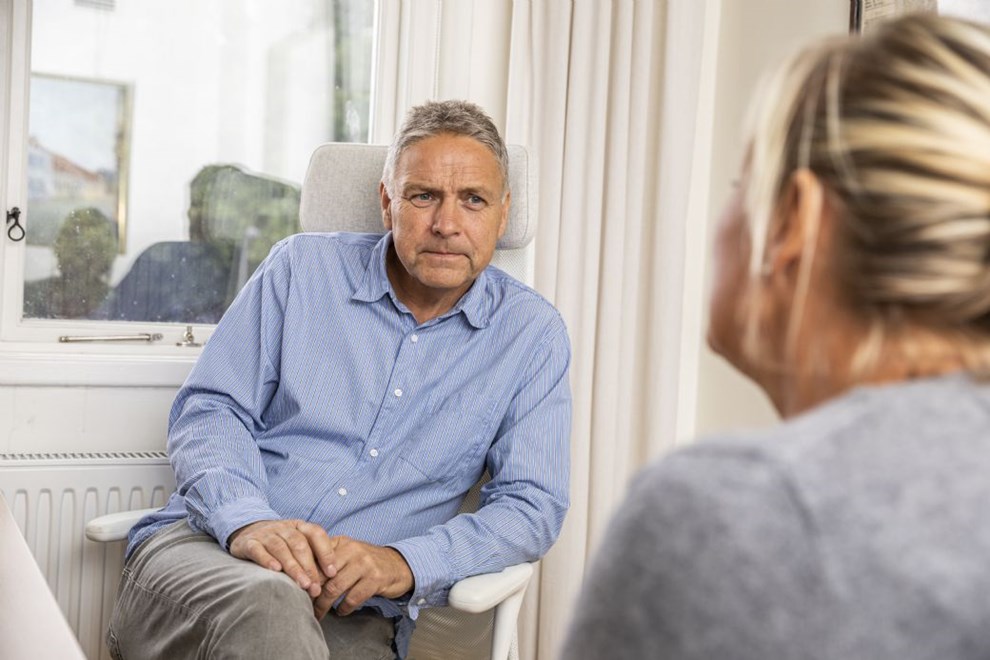 Lokalavis var ikke frst med nyheden, da sagen om stenkast eksploderede p de sociale medier