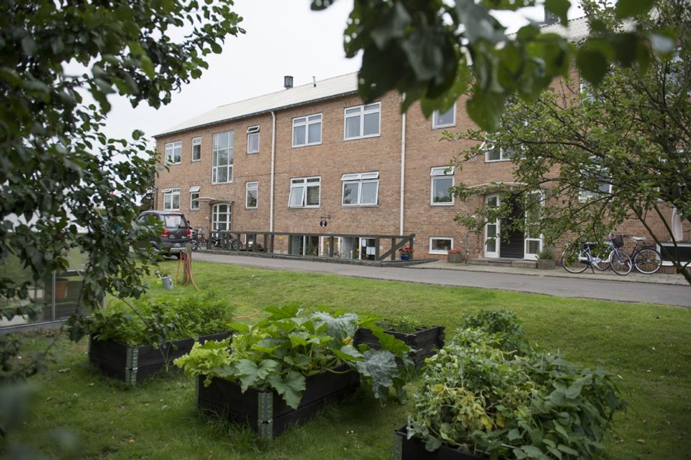 Knivoverfald i dagslys: 35-rig cyklist eftersges