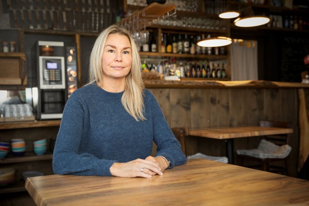Hun ejer butik, bar og nu ogs� et hotel i Gudhjem: Snart er der mere p� vej