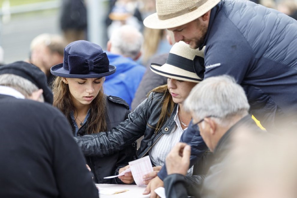 Tag p travbanenog vind en million