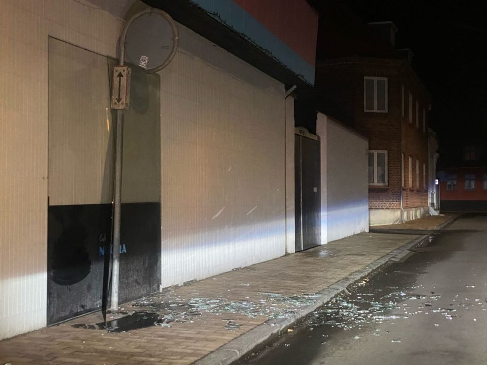 Veje sp�rret - Nex� har flamingoplader susende over sig